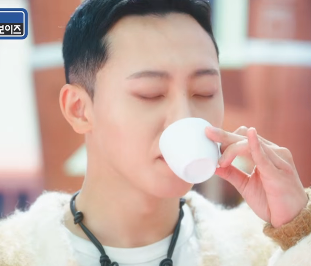 미각보이즈 각각 포지션대로 음식들고