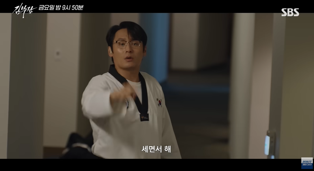 바로 앞에 적이 있어도 업무 분배는 못 참지